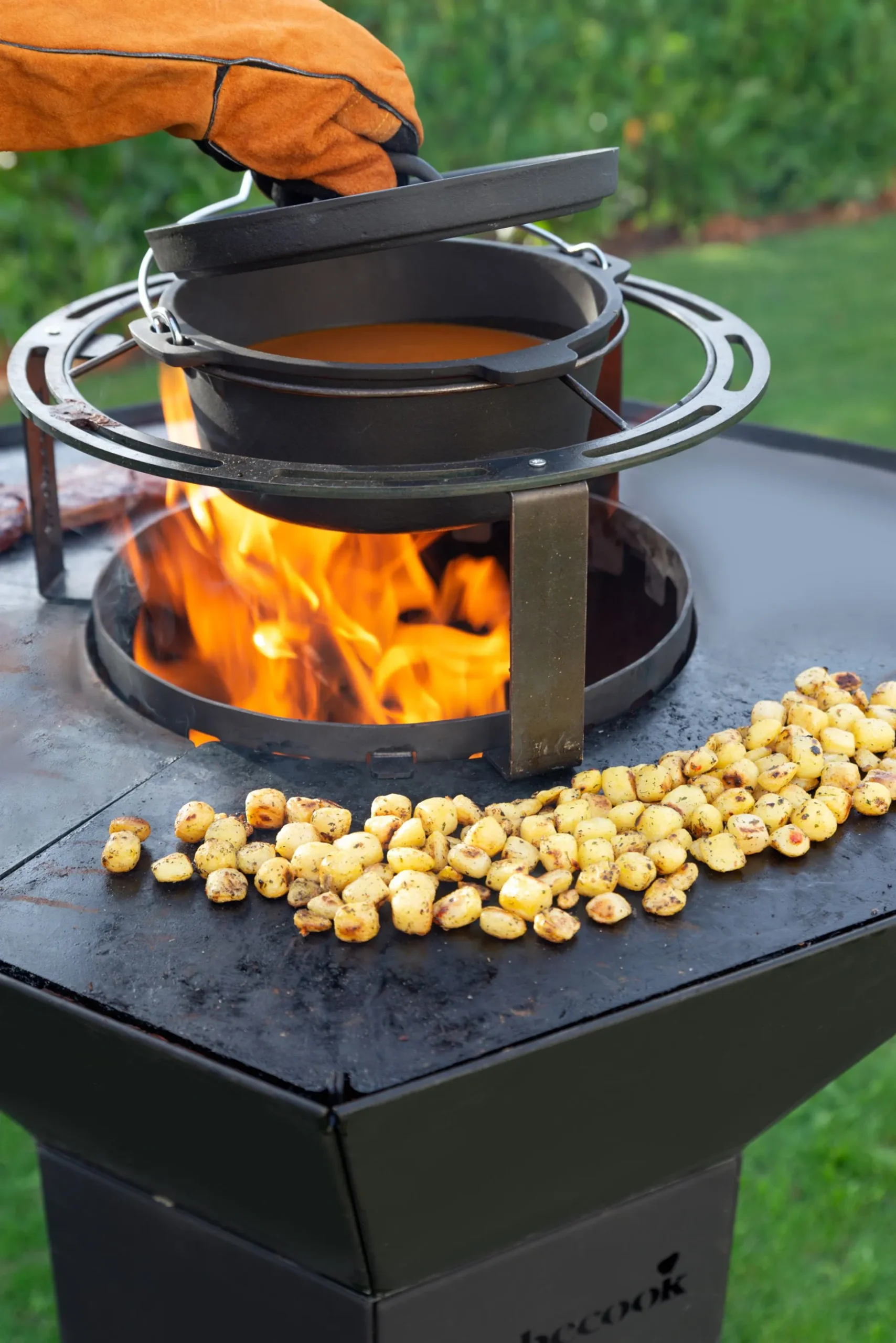 Dynamic Centre / Wok & Dutch oven houder