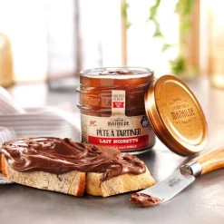 Hazelnoten en cacao boterhampasta