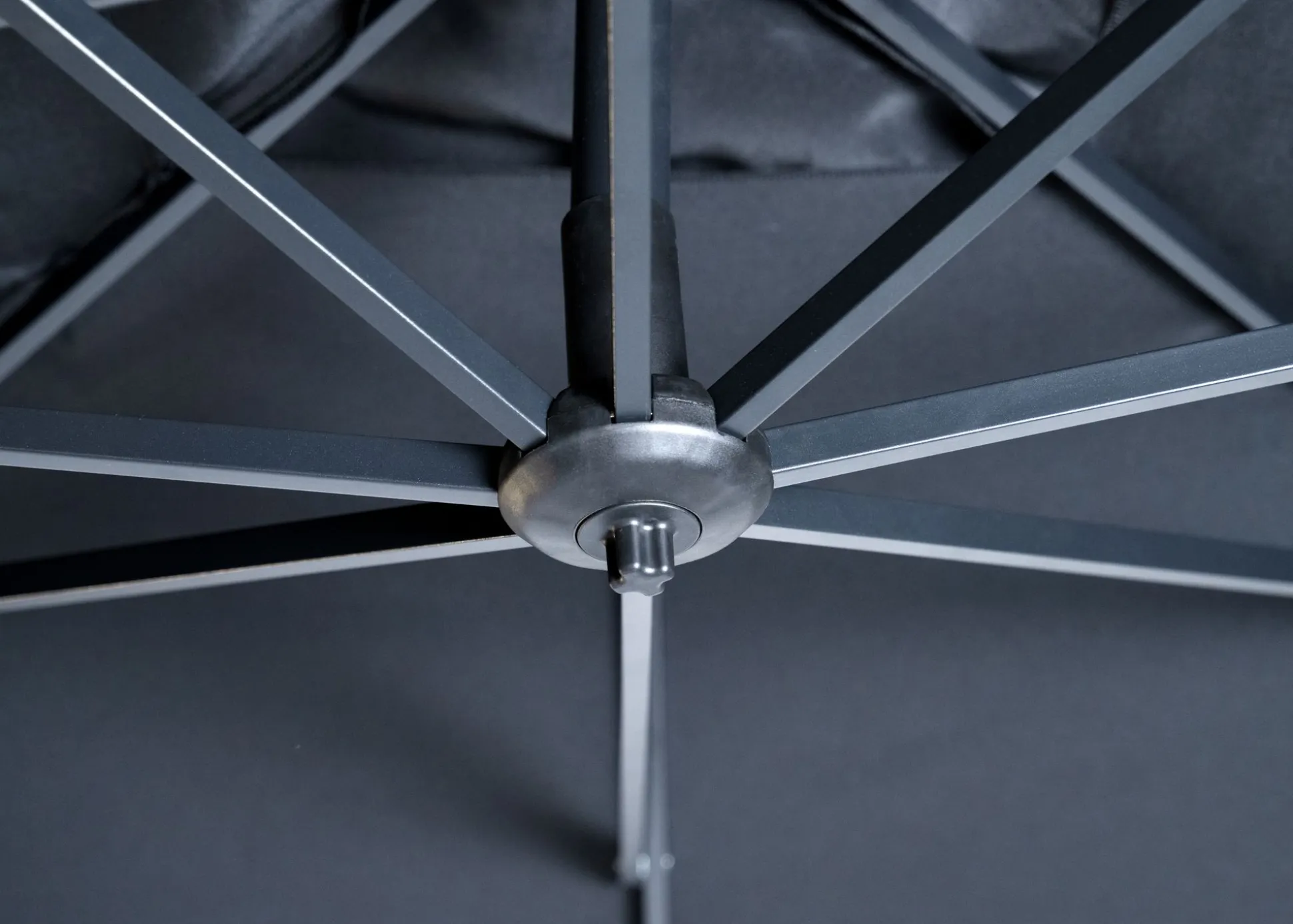 Zweefparasol Monterey antraciet-taupe